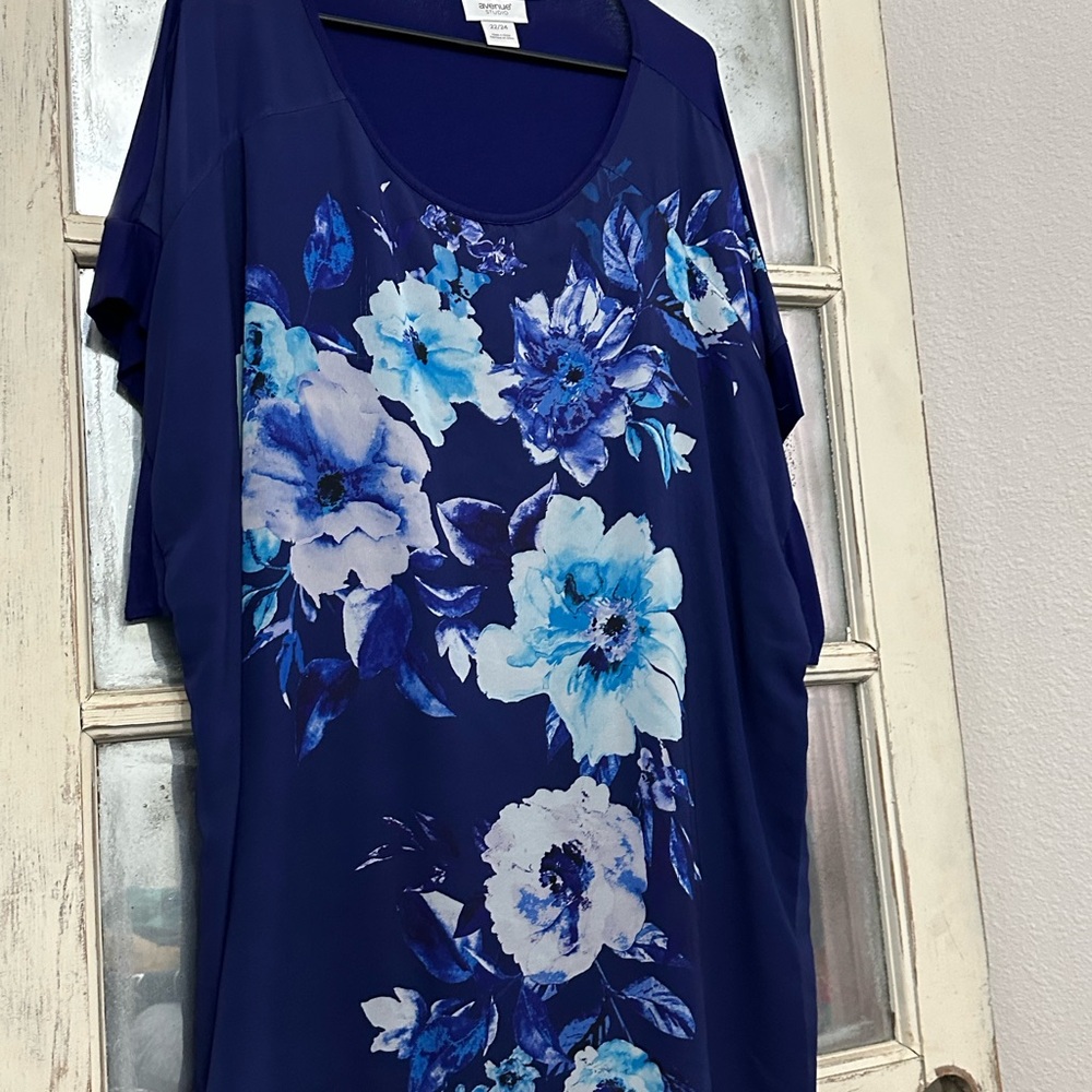 Avenue Blue Floral Blouse Relaxed Boxy Style
